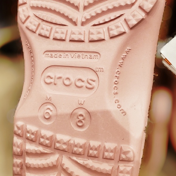 DISNEY ROSE GOLD PINK CROCS - Picture 6 of 7
